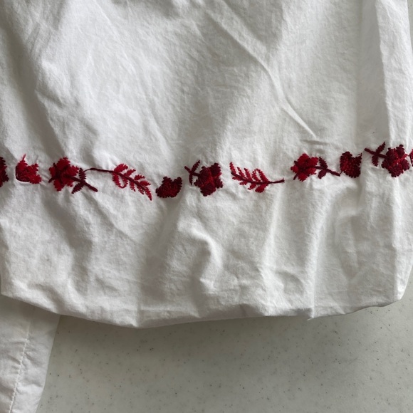 beachlunchlounge Off the Shoulders  Blouse with Red Embroidery - Picture 4 of 9